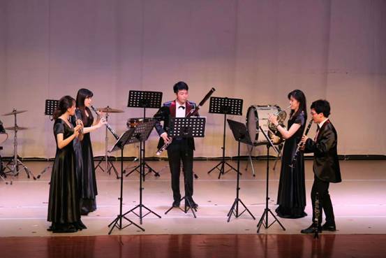 江苏东方交响管乐团