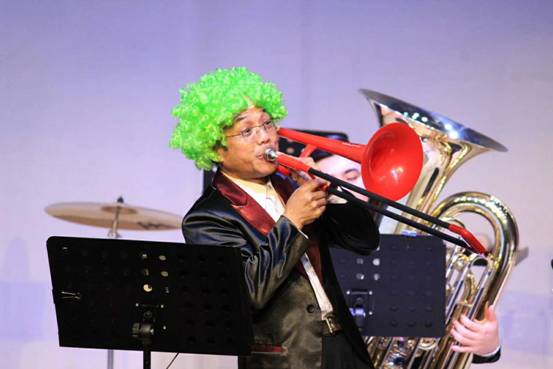 江苏东方交响管乐团